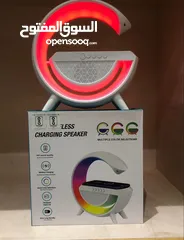  8 سماعة LED لاسلكية مع شاحن مدمج   استمتع بجودة صوت رائعة وإضاءة LED ملونة تضفي لمسة عصرية على أ