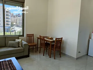  4 روف صغير مفروش للإيجار في سطح مرحبا