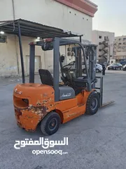  1 رافعات شوكية ديزل حمولت 2طن ونص قير اتومتك بحاله الوكاله موديل 2015