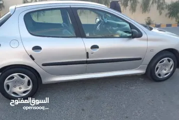  1 بيجو 206 موديل 2002 للبيع بسعر مغري من المالك مباشرة