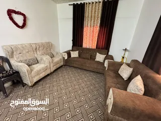  1 كنب شبه جديد استعمال خفيف جدا السعر 130