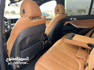  19 بي ام دبليو X5 لون اسود موديل 2022 Mكيت فل كامل فحص كامل وارد وكاله عمان