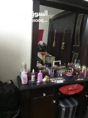  3 غرفه نومه للبيع مع طقم كنب 7مقاعد للبيع بسعر مغري