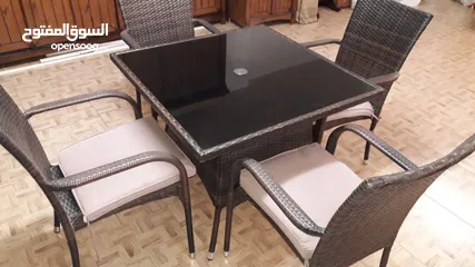  1 ‏طاولة رتان مربعة خارجيه ‏لون بني