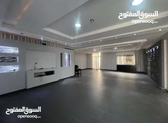  19 دابوق فيلا 730م فخمه جدا جدا موقع راقي قرب القصور الملكيه بسعر مغري جدا