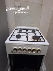  4 Oven with 4 cooking burners