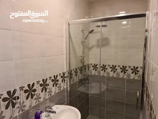  15 شقة مفروشة بمنطقة المصايف قريب مدرسة الاوائل ثلاث غرف بحالة ممتازة من المالك مباشرة