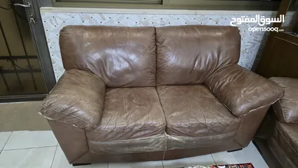  4 طقم كنب جلد + فضيه عدد 2 + دورسوار