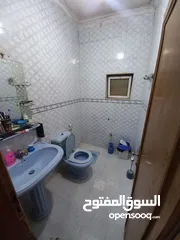  6 منزل بيت للبيع او للاستثمار مع إمكانية البناء على السطح