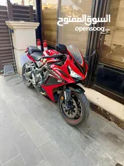  2 Honda CBR 650 R 2023  (بحالة الوكالة 900 كم فقط)