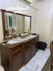  2 طاولة سفرة مع البوفيه و الكراسي و المراي بحالة جدية جدا