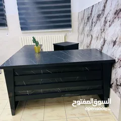  28 مكتب 140*70 مع جانبيه 80*40 وطاولة وسط تفصيل خشب مستورد بسعر المصنع