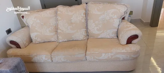  1 كنب صالون فخم 9 قطع مستعمل شبه جديد ومنضف دراي كلين ولا يحتاج تنضيف
