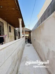  10 منزل للبيع - الزرقاء - مدينة الشرق - بالقرب من مسجد الكيالي
