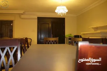 4 شقة أرضية مميزة للبيع في أم أذينة 200م مع حديقة وترسات وبركة سباحة 150م بسعر مغري