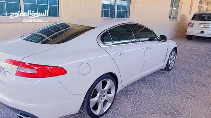  6 Jaguar XF SV8 Supercharge (410 HP)