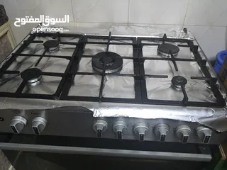  4 غاز 5 عيون كلهم شغالين وفرن شغال فوق وتحت مافي اي مشكلة