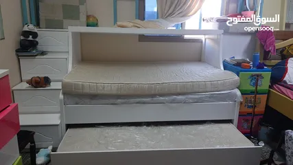  1 سرير خشب بحريني