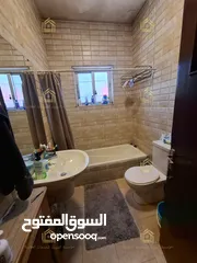  4 شقة مميزة أرقى واجمل مناطق عبدون مع حديقة بمساحة 300م