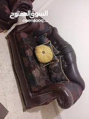  1 طقم كنب مع طاولة سفرة واربع كراسي
