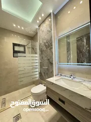  25 شقة شبه ارضي مساحة 200م وحديقة 250م مميزة للبيع بخلدا بسعر مميز تشطيبات مميزة (مشروع 111)