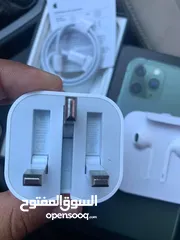  1 شاحن وسماعات ايفون اصلي مكفولات
