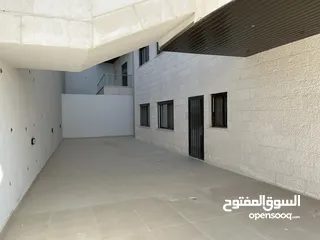  20 شقة ارضية ذات اطلالة رائعة بمساحة اجمالية 300 متر مربع