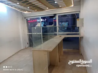 4 مكاتب او مخازن للايجار شارع رئيسي مع ديكور