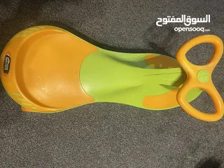  1 بسكليت اطفال مع كنبايه اطفال بحاله ممتازه