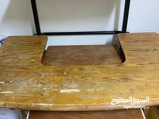  4 طاولة كمبيوتر مستعمل بحالة جيدة للبيع