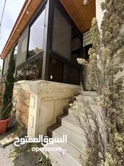  30 شقة ارضية بحي الصحابة مميزة بمساحة 180 داخلي و 40 متر ترس  مغلق بقرميد و شبابيك دبل جلاس