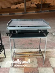  3 جريل شواء متين مخصص للمطاعم والاكشاك بلاطة مقاس 45*70 سمك 6 ميلي ورجلين طولهم 90 سم حتى البلاطة.