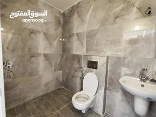  5 شقه غير مفروشه للايجار
