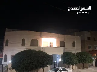  6 بيت مستقل للبيع في ابو نصير قرب دوار الروابدة