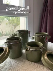  6 4pcs ceramic canister set with wooden spoons - طقم علب سيراميك متكون من 4 قطع مع ملاعق خشبية