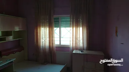  3 غرفه نوم أطفال مع طاوله تلفزيون بحاله ممتازه