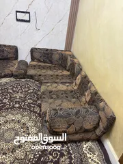  2 فرشات و بوفيه للبيع بسعر مغري جداً  بالزرقاء