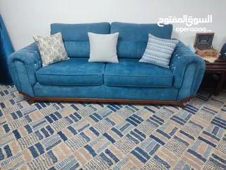  2 طقم كورنر مساحة 11 متر مع طاولة وسط مع كومدينة أحذية ومراية مع طاولة شاشة