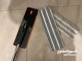 7 سطل مسح فصل بين الماء النظيف والماء المتسخ مع عجلات قابل للجر مع مماسح مايكروفايبر عدد 2
