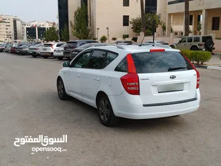  4 كيا سييد.  ديزل سنة 2011 اوتوماتيك لقطه نخب