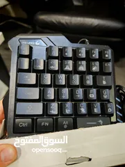  3 كيبورد قيمنق للهواتف مواصفات ناااار و تحكم سلس و راحة باليد مع انيميشن من الأضواء جميل جدا