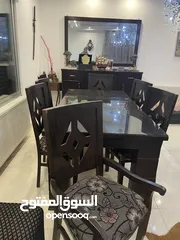  4 طقم كنب سبع مقاعد +طاوله سفره و8 كراسي +3 طاولات واحده وسط