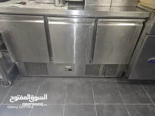 6 عدة مطعم برغر وبيتزا كاملا للبيع بسبب الاغلاق