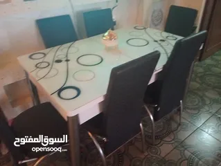  2 طاولة سفرة بحالة جيدة للبيع