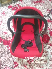  4 كوت أطفال شبه جديد   معاه كوفليه لون .احمر واسود