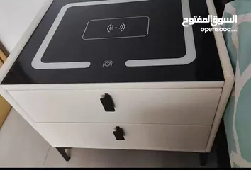  5 كومود / طاولة جانبية عصرية متعددة الاستخدامات  حوّل غرفتك لفضاء أذكى وأجمل مع الطاولة الجانبية