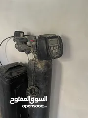  1 سوفنر مياه كبير لتنقية المياه شبه جديد للبيع