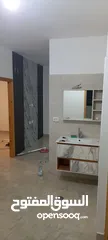  6 شقه للايجار