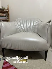  1 كرسي جلد فخم ارجل حديد