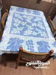  2 طاولة سفره مع خمس كراسي